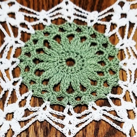 New Hand Crafted Square Flower 15" Frosty Green & White Doily - Picture 3 of 3